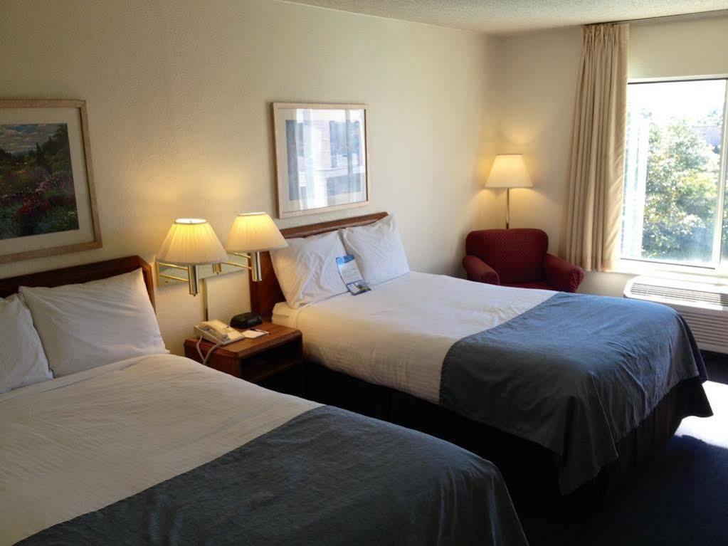 Baymont By Wyndham Wilmington Hotel ภายนอก รูปภาพ
