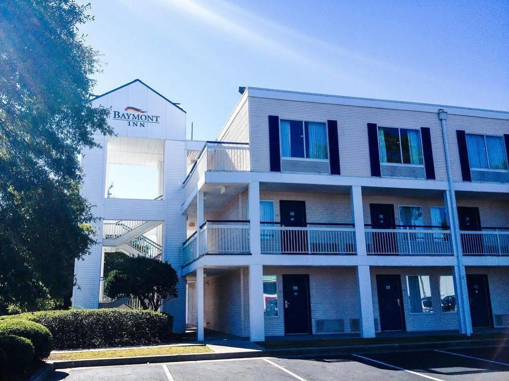 Baymont By Wyndham Wilmington Hotel ภายนอก รูปภาพ