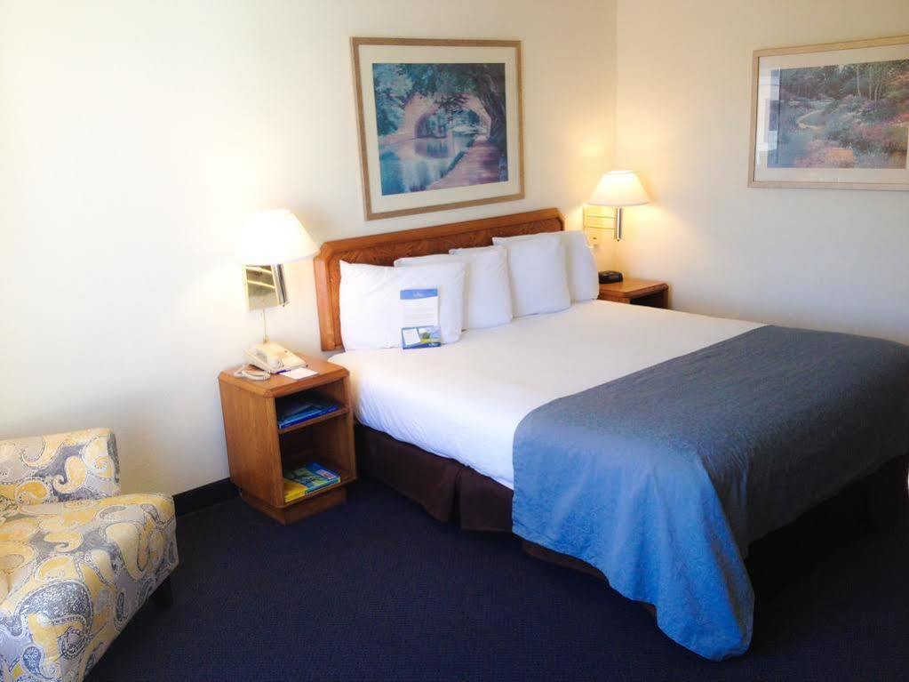 Baymont By Wyndham Wilmington Hotel ภายนอก รูปภาพ